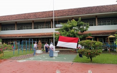 Upacara Pengibaran Bendera Merah Putih dalam rangka memperingati Hari Pahlawan tahun 2025 SLB Manunggal Slawi